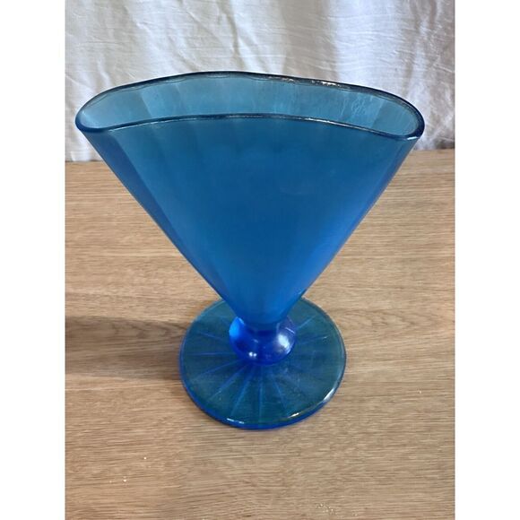 Art Glass, Fan Vase, Turquoise Blue Optic Ribbed Fan - Picture 4 of 7